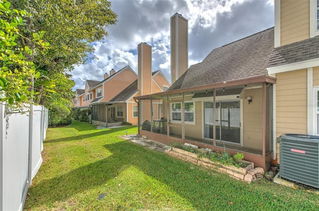 Active With Contract: $284,999 (3 beds, 2 baths, 1329 Square Feet)