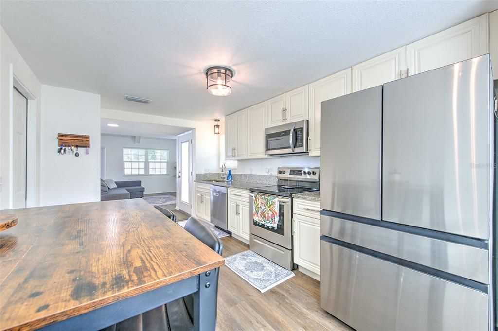 Active With Contract: $284,999 (3 beds, 2 baths, 1329 Square Feet)