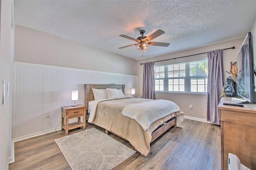 Active With Contract: $284,999 (3 beds, 2 baths, 1329 Square Feet)