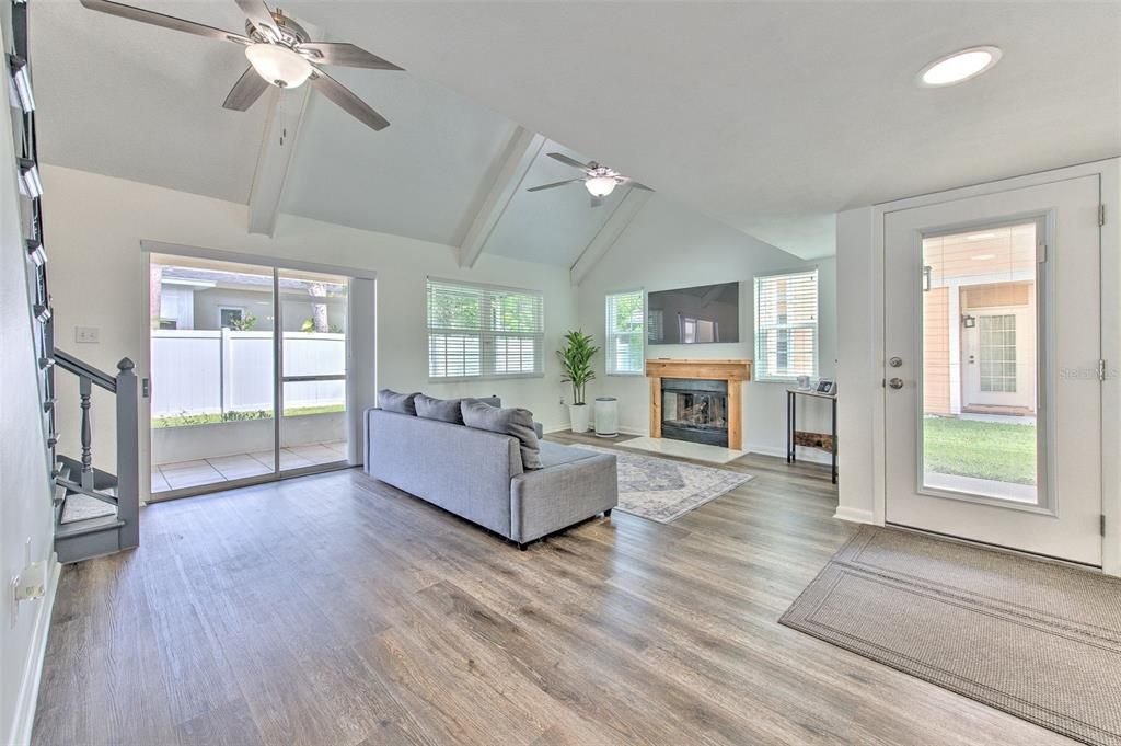 Active With Contract: $284,999 (3 beds, 2 baths, 1329 Square Feet)