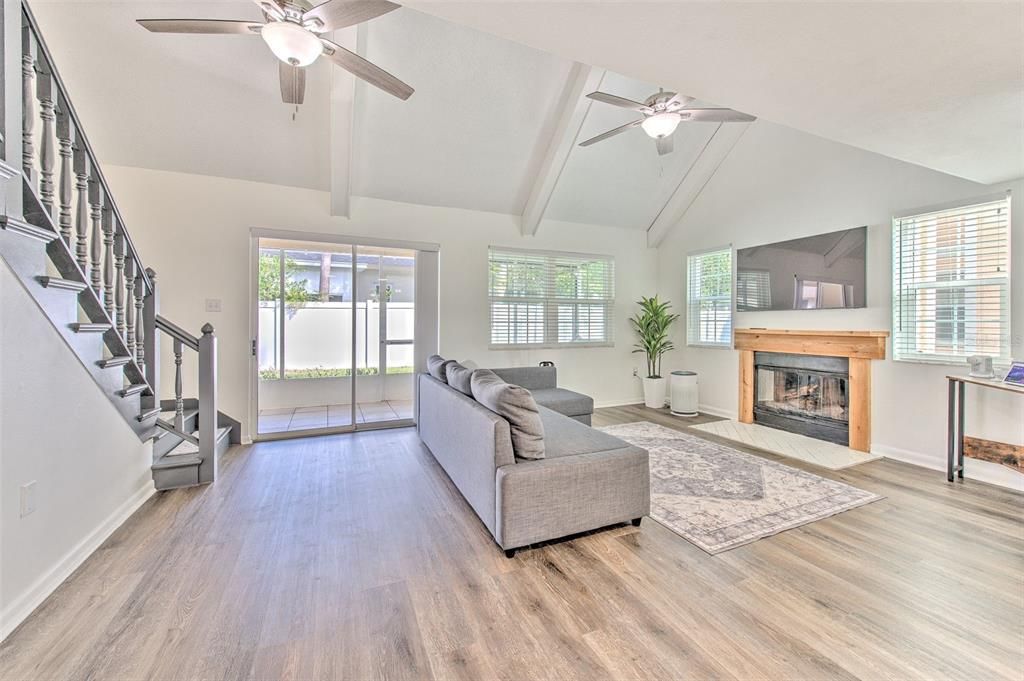 Active With Contract: $284,999 (3 beds, 2 baths, 1329 Square Feet)