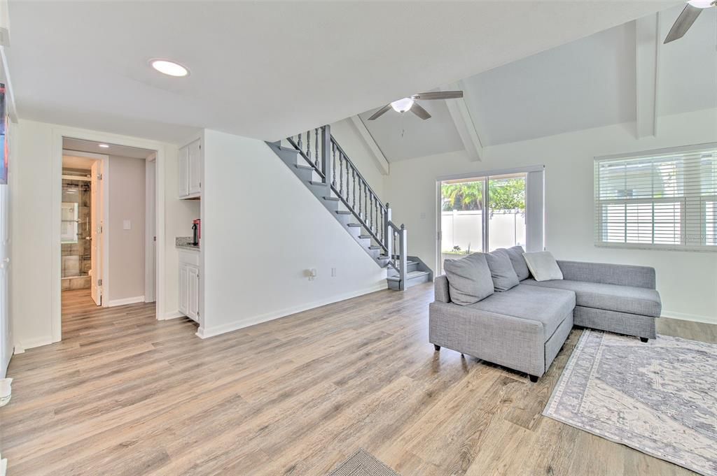 Active With Contract: $284,999 (3 beds, 2 baths, 1329 Square Feet)