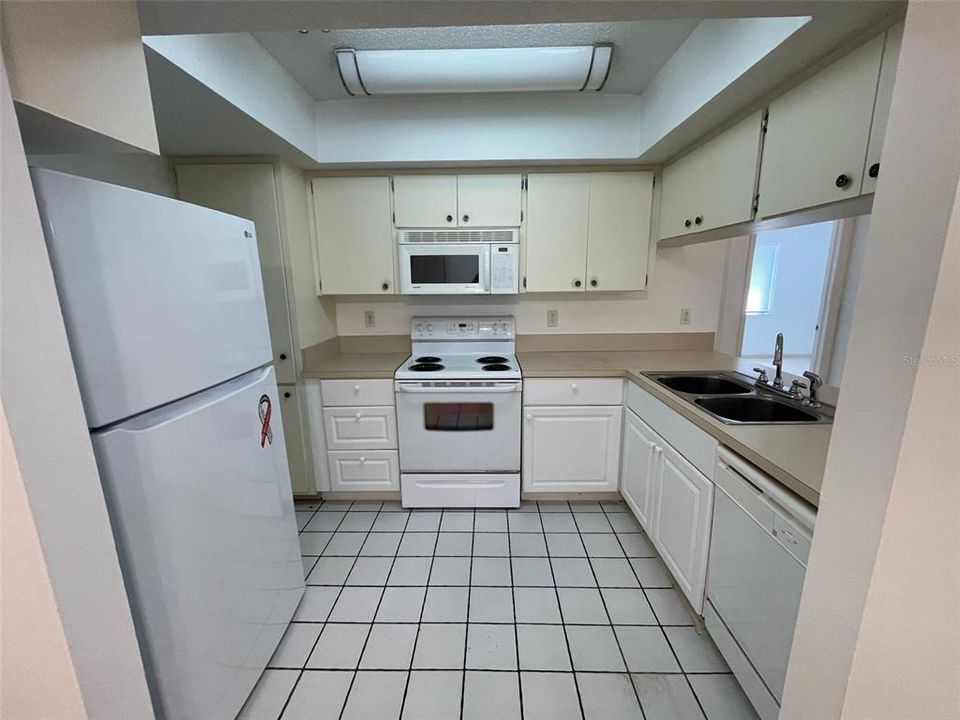 For Sale: $139,000 (2 beds, 2 baths, 896 Square Feet)