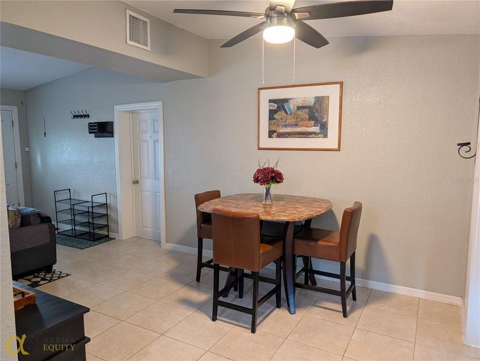 出租: $2,700 (4 贝兹, 2 浴室, 1714 平方英尺)