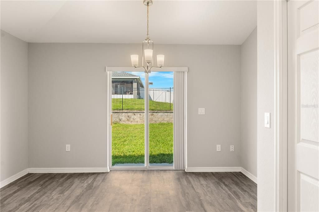 出租: $2,100 (4 贝兹, 2 浴室, 1605 平方英尺)