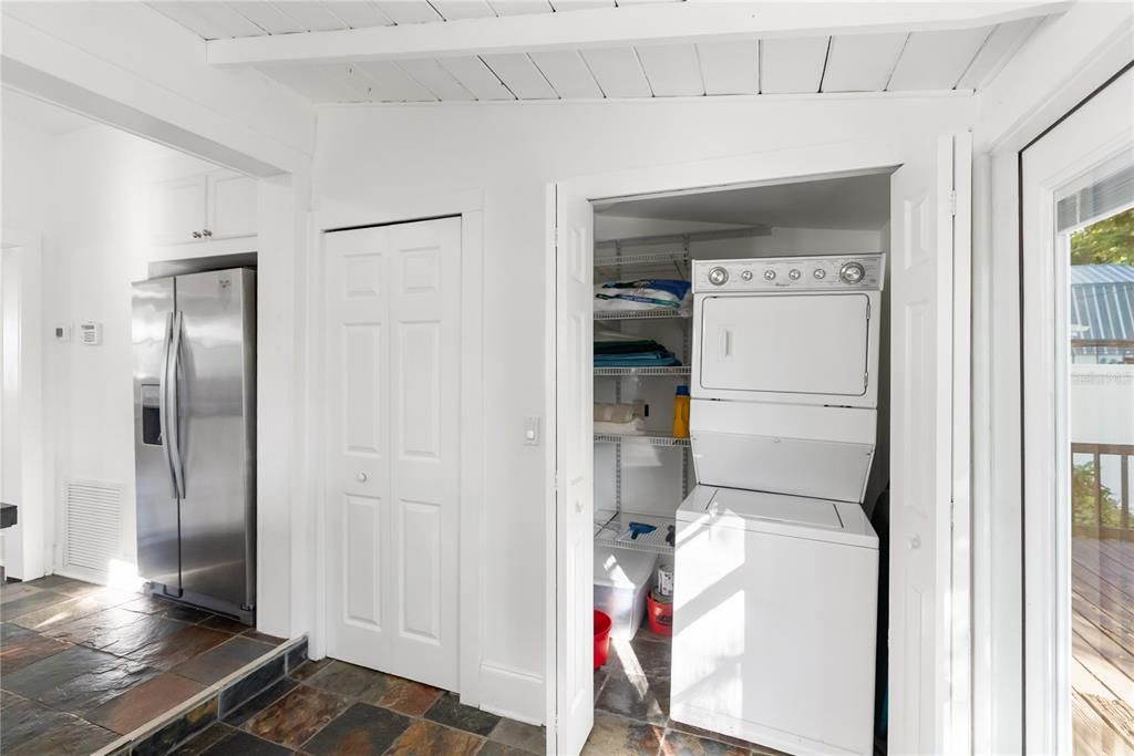 For Sale: $414,000 (2 beds, 2 baths, 959 Square Feet)