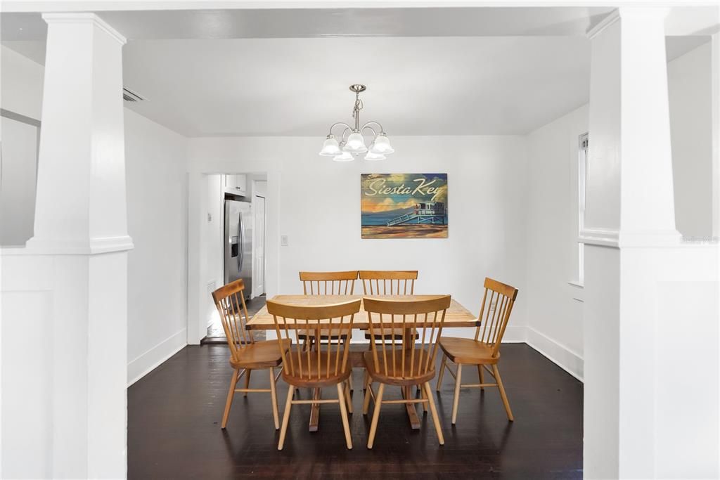 For Sale: $414,000 (2 beds, 2 baths, 959 Square Feet)