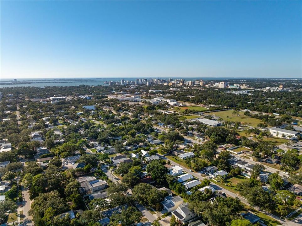 For Sale: $414,000 (2 beds, 2 baths, 959 Square Feet)