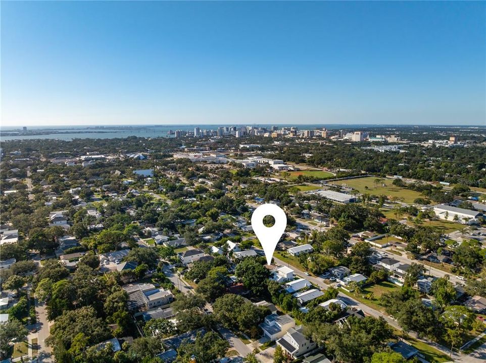 For Sale: $414,000 (2 beds, 2 baths, 959 Square Feet)