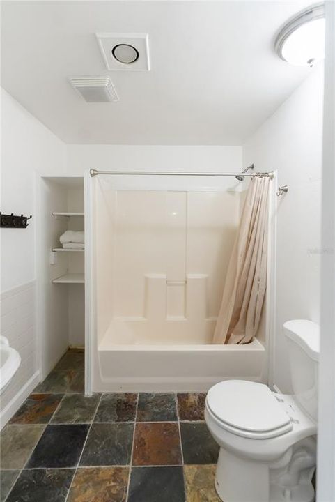 For Sale: $414,000 (2 beds, 2 baths, 959 Square Feet)