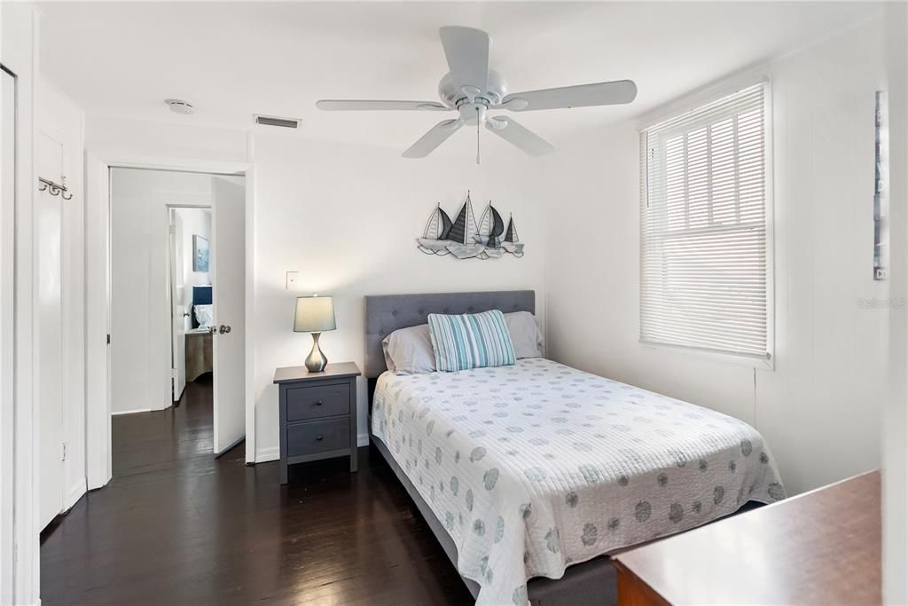 For Sale: $414,000 (2 beds, 2 baths, 959 Square Feet)