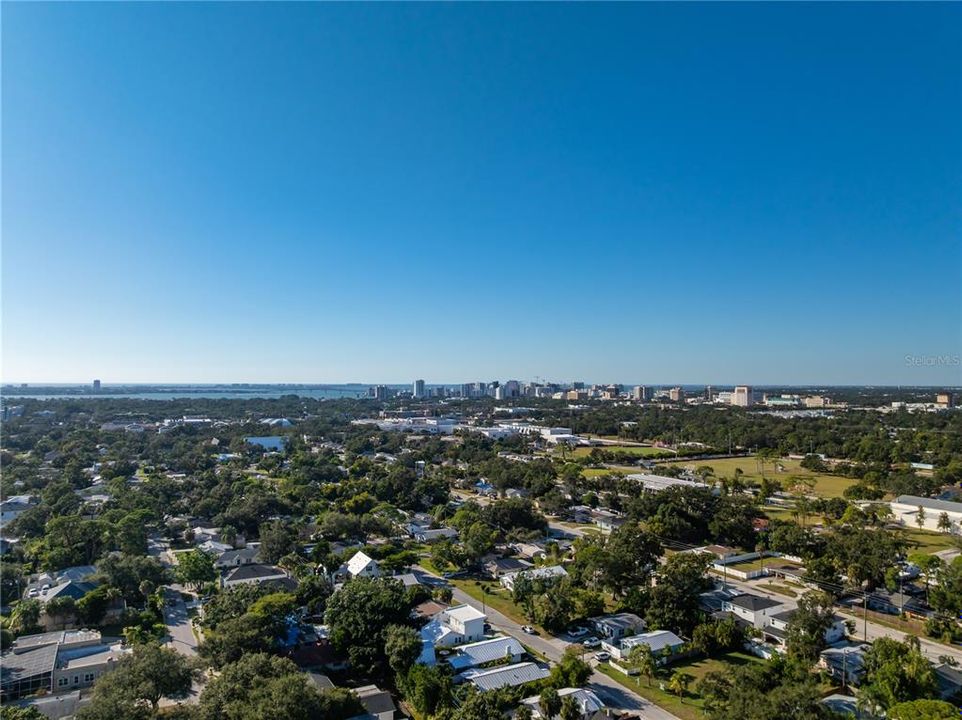 For Sale: $414,000 (2 beds, 2 baths, 959 Square Feet)