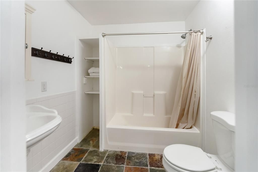 For Sale: $414,000 (2 beds, 2 baths, 959 Square Feet)