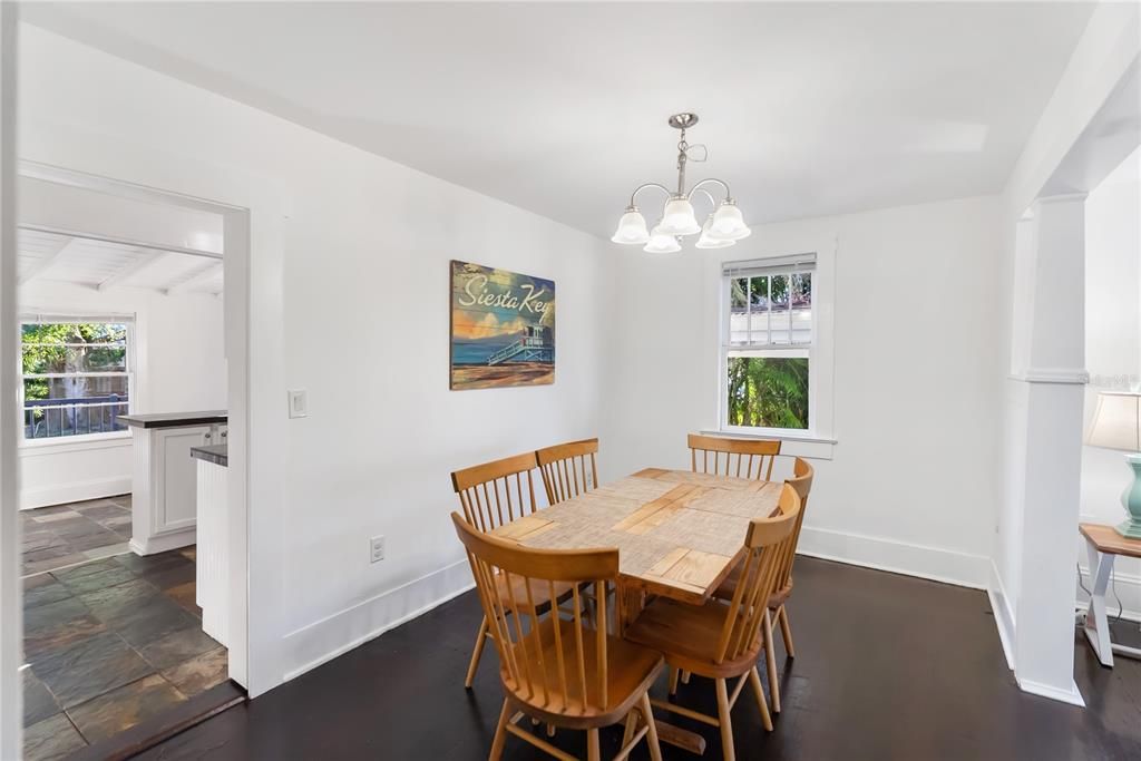 For Sale: $414,000 (2 beds, 2 baths, 959 Square Feet)