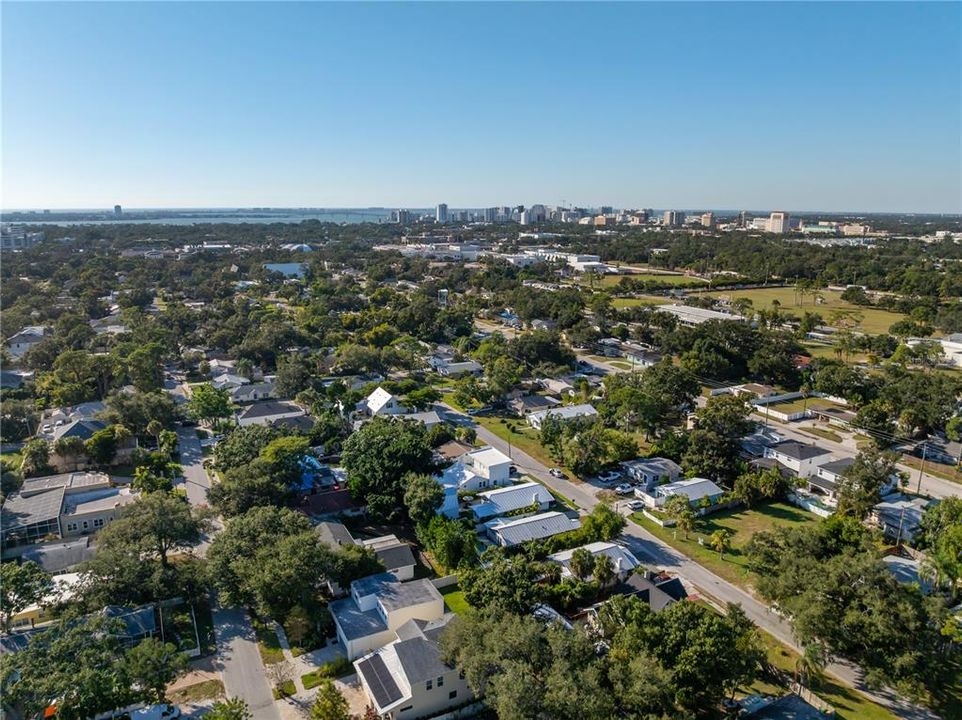 For Sale: $414,000 (2 beds, 2 baths, 959 Square Feet)