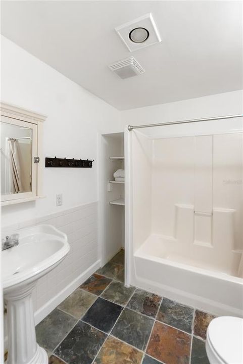 For Sale: $414,000 (2 beds, 2 baths, 959 Square Feet)