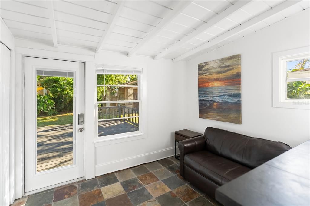 For Sale: $414,000 (2 beds, 2 baths, 959 Square Feet)