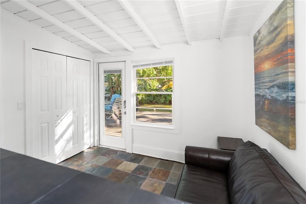 For Sale: $414,000 (2 beds, 2 baths, 959 Square Feet)