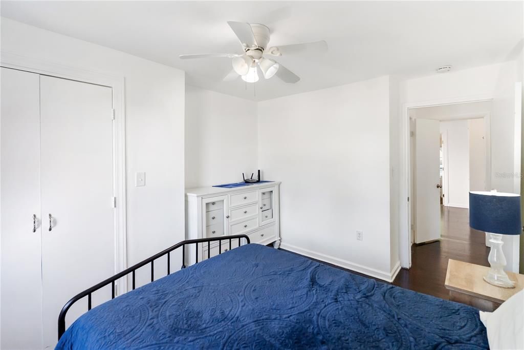 For Sale: $414,000 (2 beds, 2 baths, 959 Square Feet)