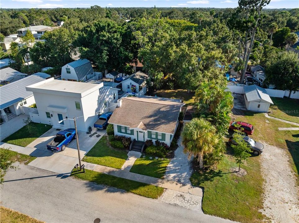 For Sale: $414,000 (2 beds, 2 baths, 959 Square Feet)