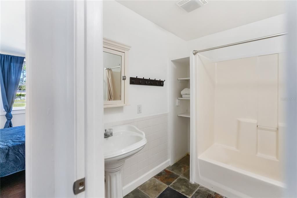 For Sale: $414,000 (2 beds, 2 baths, 959 Square Feet)