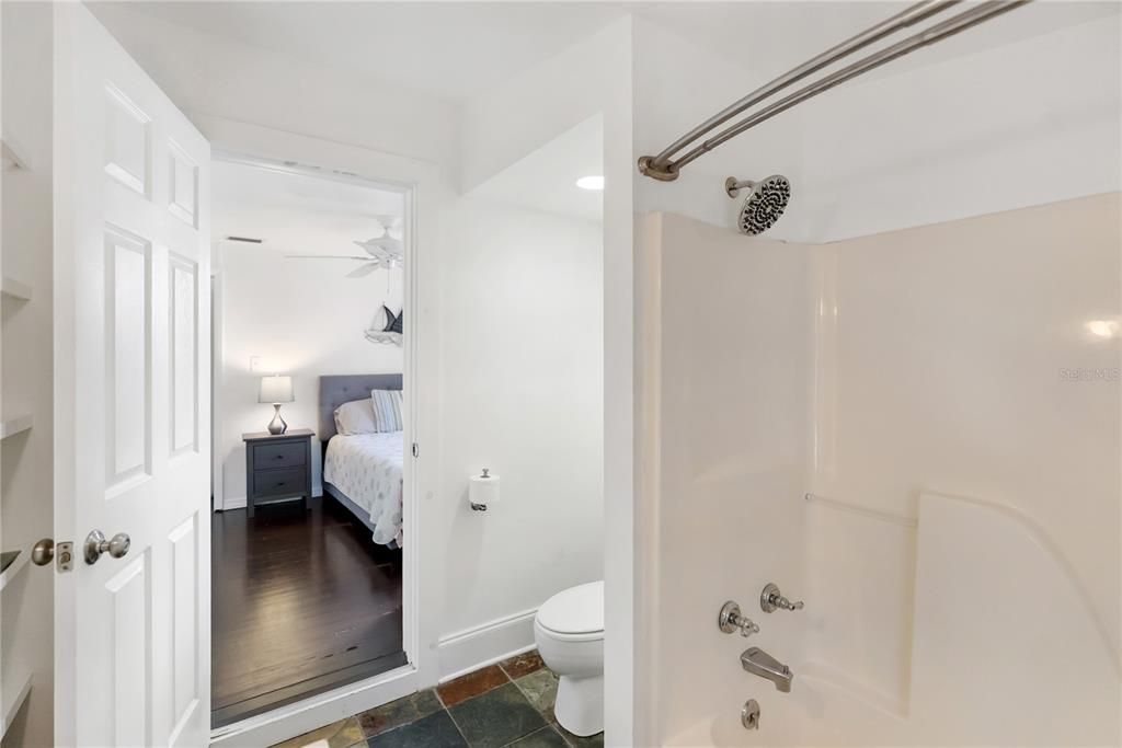 For Sale: $414,000 (2 beds, 2 baths, 959 Square Feet)