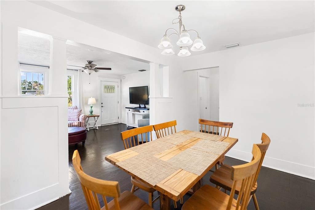 For Sale: $414,000 (2 beds, 2 baths, 959 Square Feet)