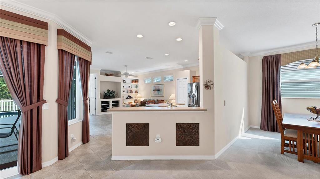 合同活跃: $525,000 (3 贝兹, 2 浴室, 2073 平方英尺)