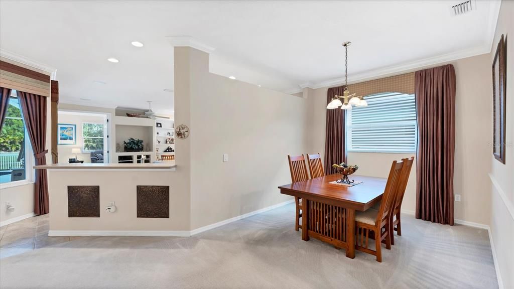 合同活跃: $525,000 (3 贝兹, 2 浴室, 2073 平方英尺)