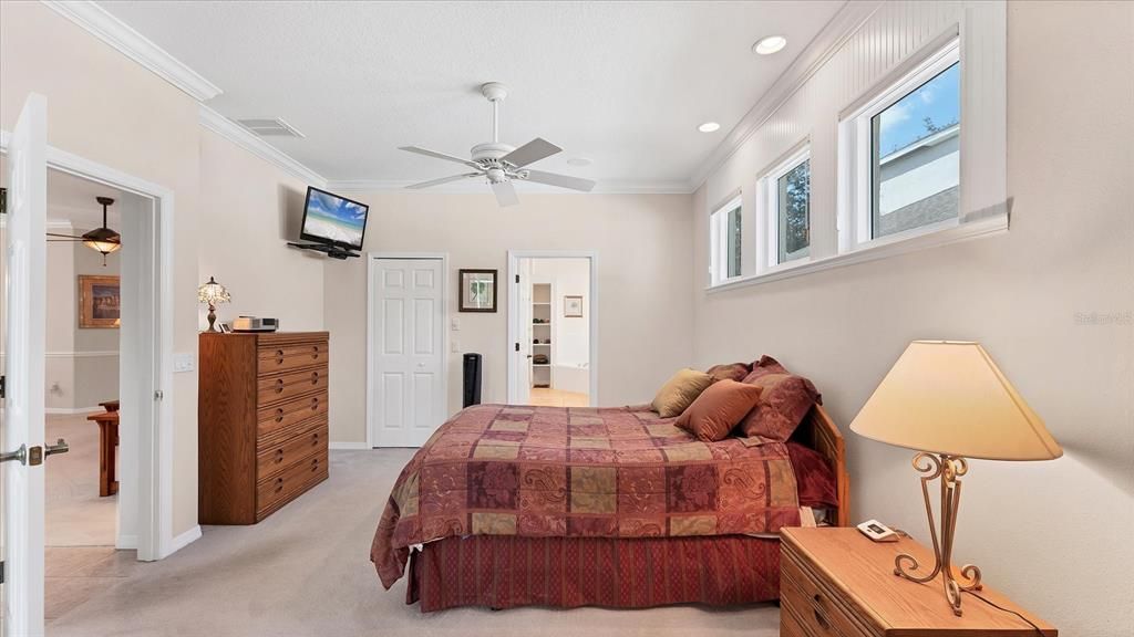 合同活跃: $525,000 (3 贝兹, 2 浴室, 2073 平方英尺)