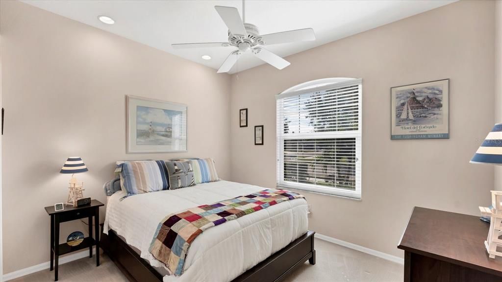 合同活跃: $525,000 (3 贝兹, 2 浴室, 2073 平方英尺)