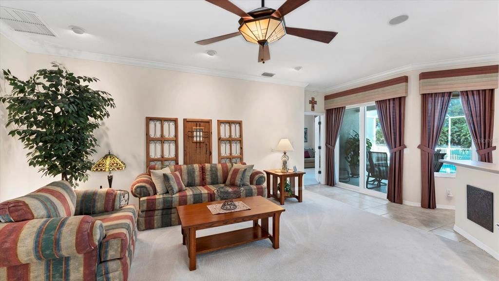 合同活跃: $525,000 (3 贝兹, 2 浴室, 2073 平方英尺)