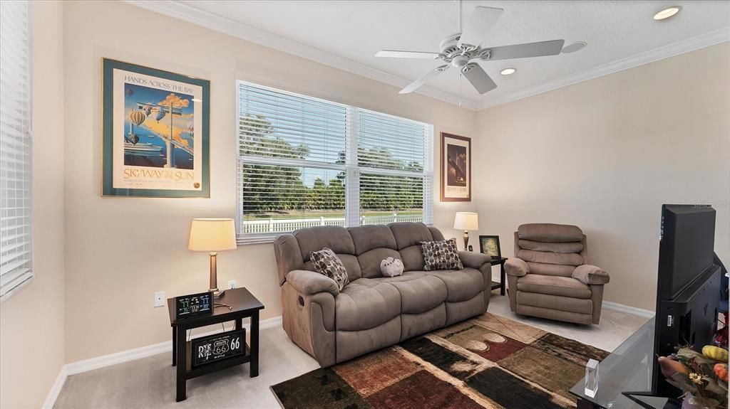 合同活跃: $525,000 (3 贝兹, 2 浴室, 2073 平方英尺)