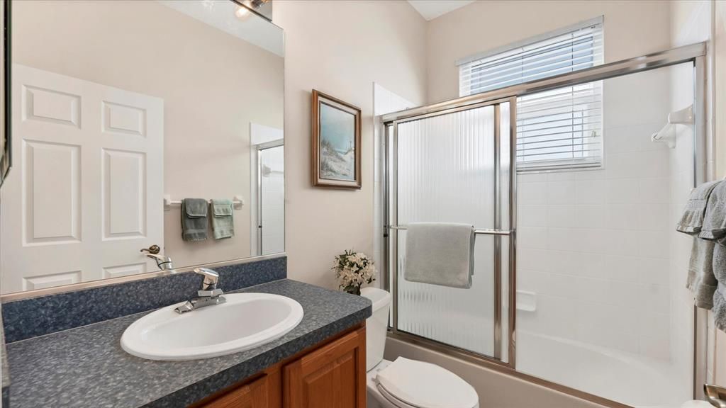 合同活跃: $525,000 (3 贝兹, 2 浴室, 2073 平方英尺)