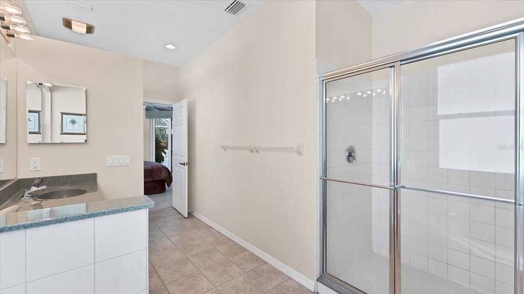 合同活跃: $525,000 (3 贝兹, 2 浴室, 2073 平方英尺)