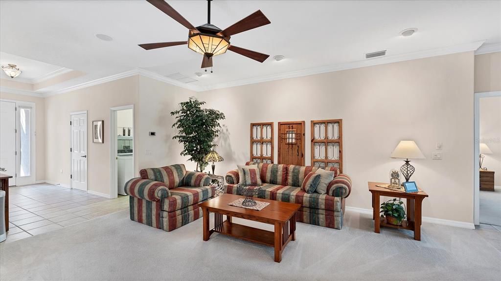 合同活跃: $525,000 (3 贝兹, 2 浴室, 2073 平方英尺)