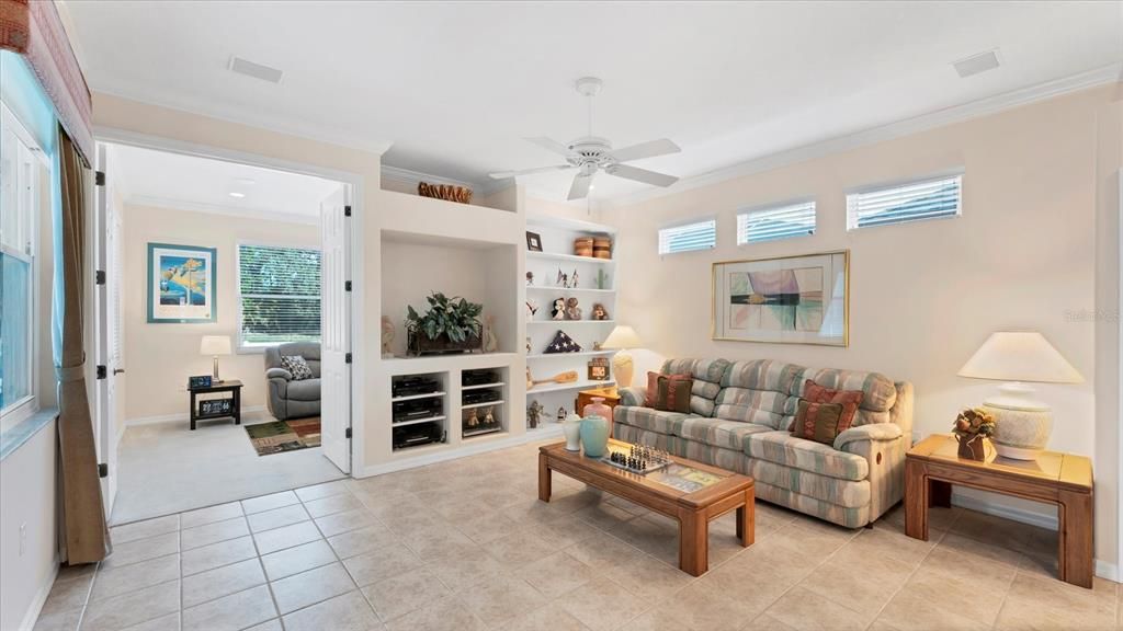 合同活跃: $525,000 (3 贝兹, 2 浴室, 2073 平方英尺)