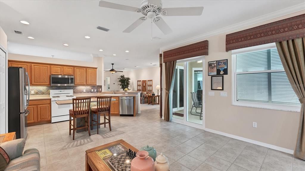 合同活跃: $525,000 (3 贝兹, 2 浴室, 2073 平方英尺)