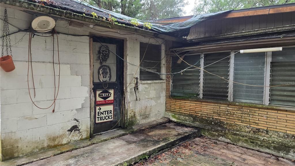 For Sale: $189,900 (2 beds, 2 baths, 1125 Square Feet)