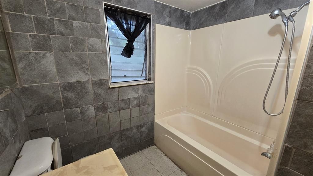 For Sale: $189,900 (2 beds, 2 baths, 1125 Square Feet)