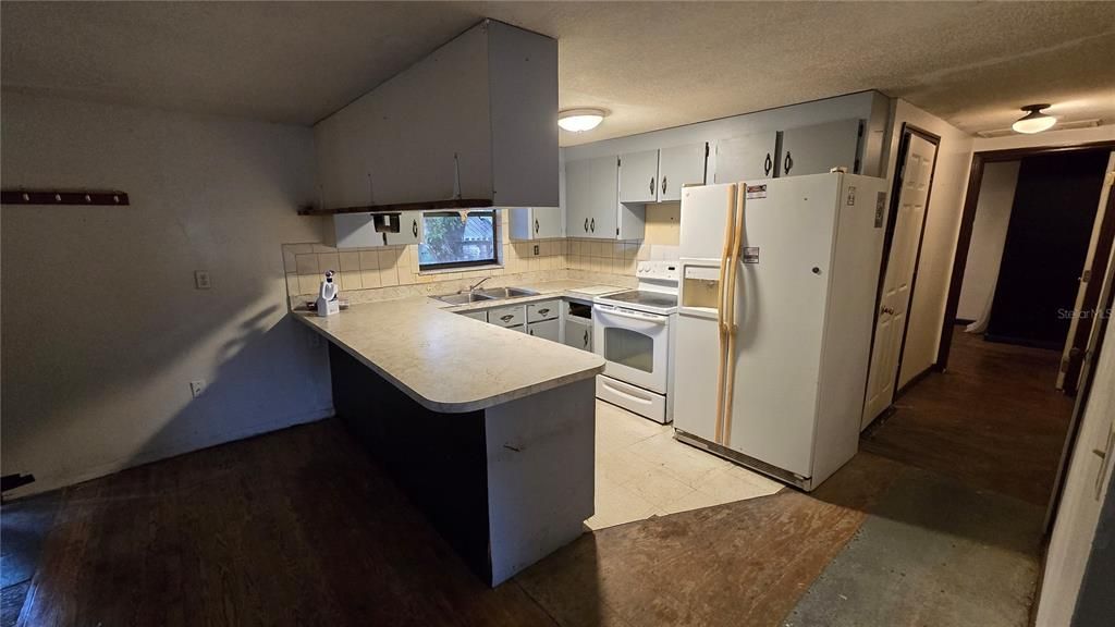 For Sale: $189,900 (2 beds, 2 baths, 1125 Square Feet)