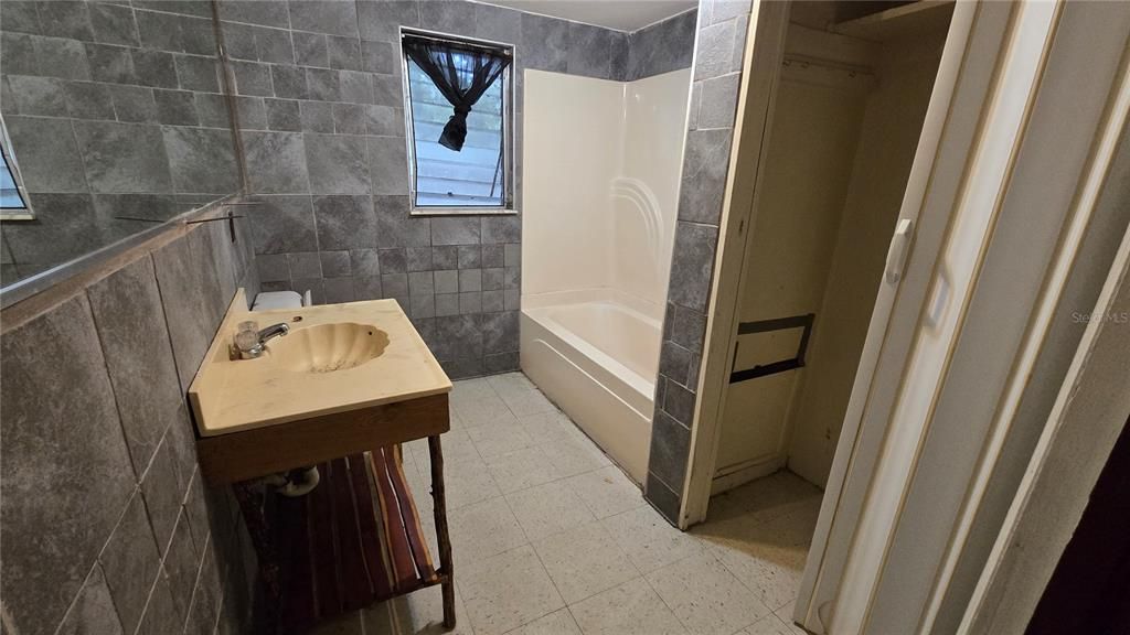 For Sale: $189,900 (2 beds, 2 baths, 1125 Square Feet)