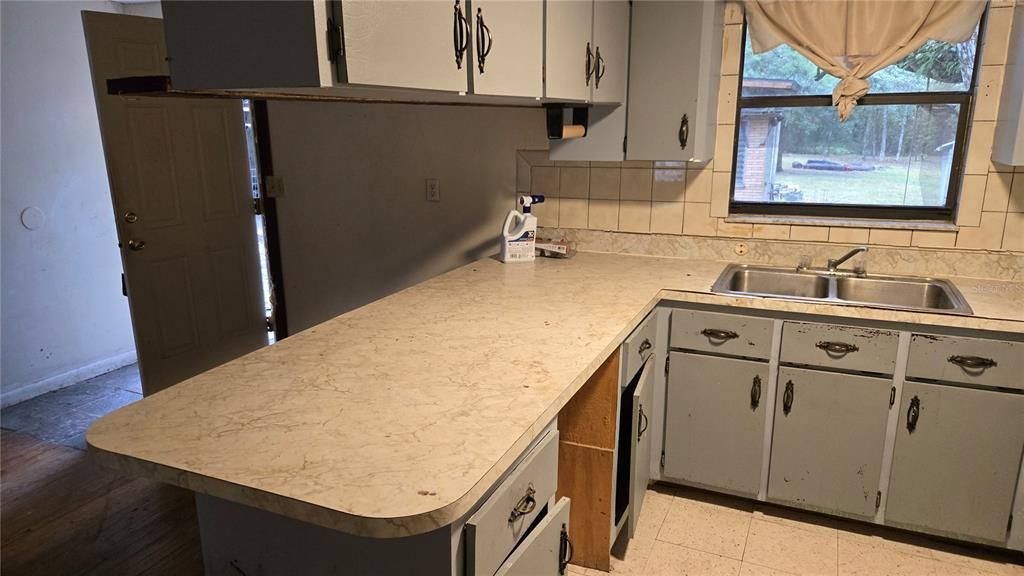 For Sale: $189,900 (2 beds, 2 baths, 1125 Square Feet)