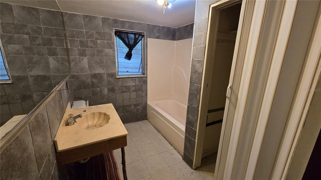 For Sale: $189,900 (2 beds, 2 baths, 1125 Square Feet)