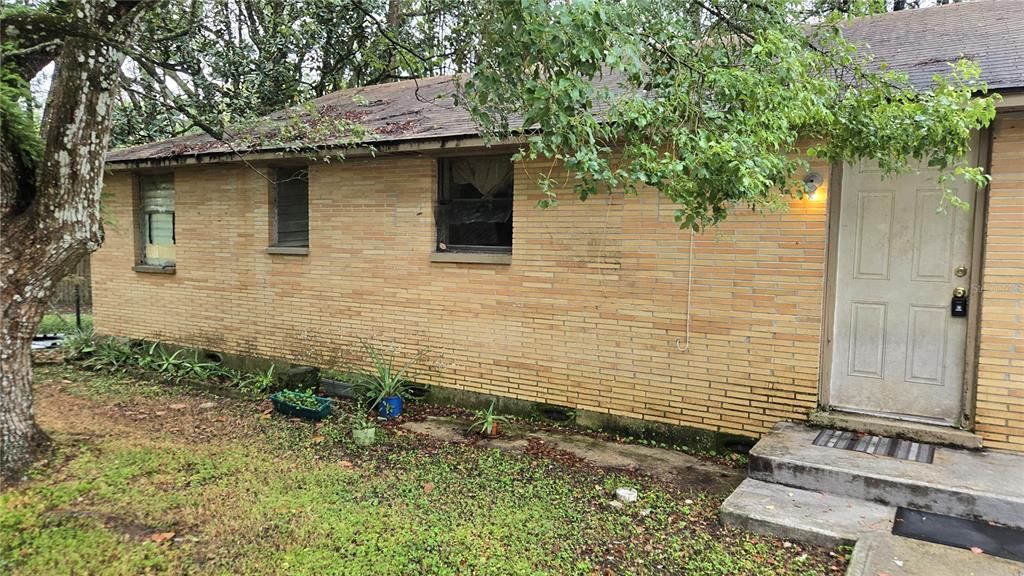 For Sale: $189,900 (2 beds, 2 baths, 1125 Square Feet)