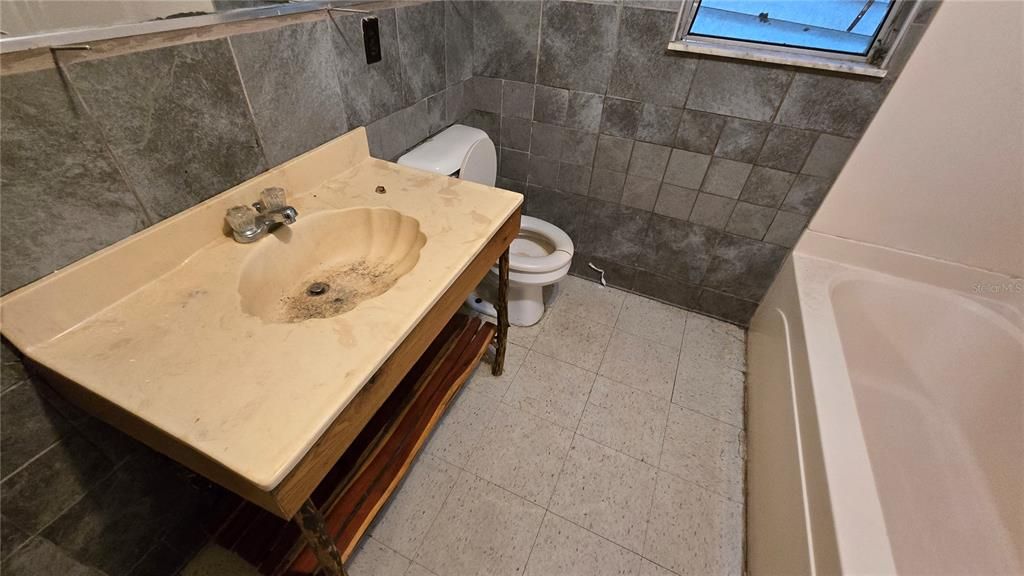 For Sale: $189,900 (2 beds, 2 baths, 1125 Square Feet)