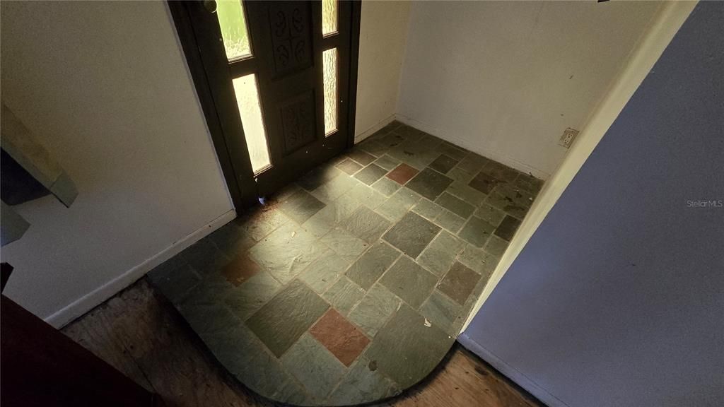 For Sale: $189,900 (2 beds, 2 baths, 1125 Square Feet)