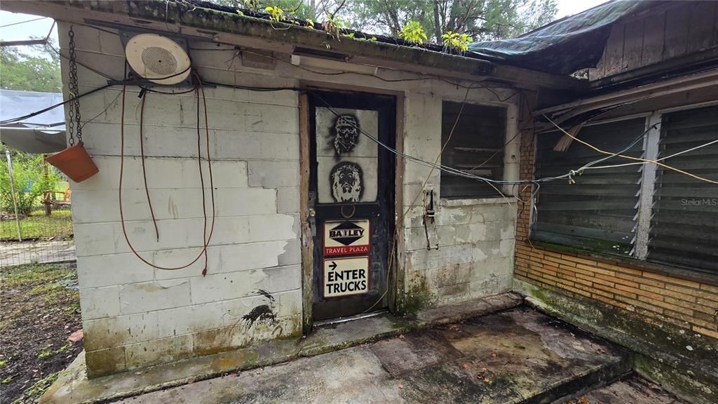 For Sale: $189,900 (2 beds, 2 baths, 1125 Square Feet)