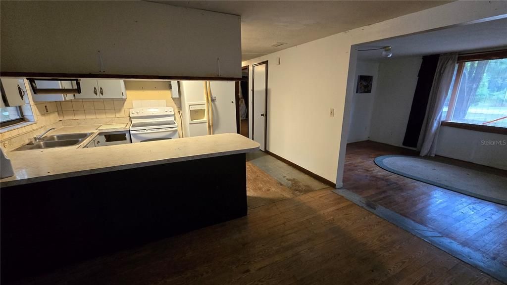 For Sale: $189,900 (2 beds, 2 baths, 1125 Square Feet)