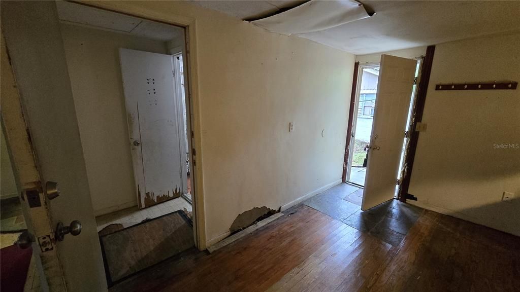 For Sale: $189,900 (2 beds, 2 baths, 1125 Square Feet)